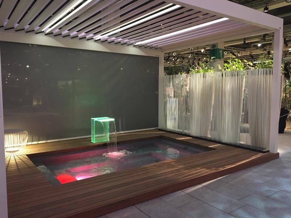 Gush R Acrylic Glass Pool fountain - Image 2