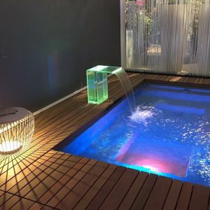 Gush R Acrylic Glass Pool fountain